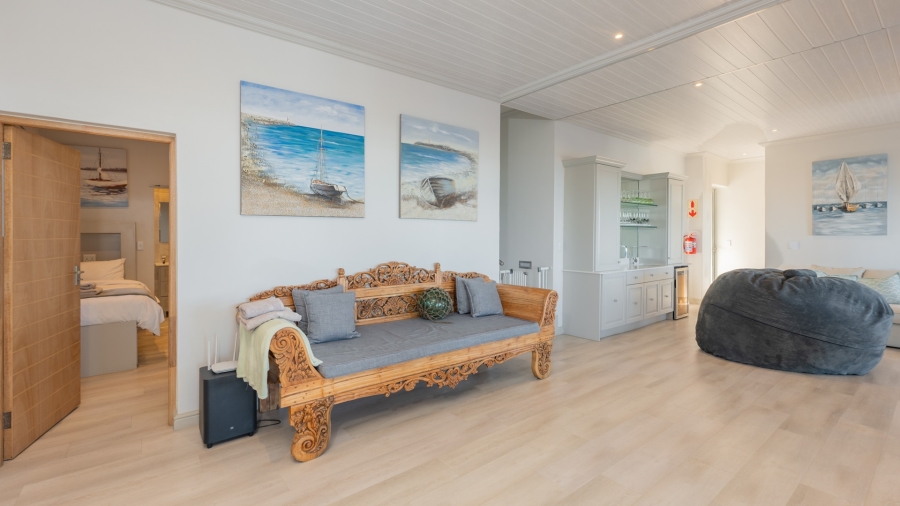 6 Bedroom Property for Sale in Struisbaai Western Cape